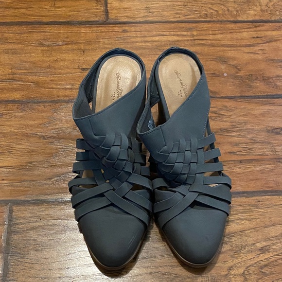Universal Thread Women's Gray Strappy Heeled Sandals size 8.5W - Picture 3 of 11